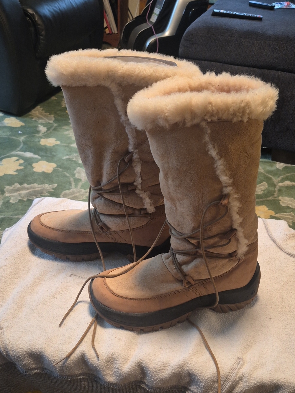 Ulu Tan Shearling-Lined Winter Lace-Up Boots